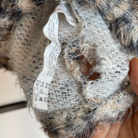 Zara Trafaluc Animal Print fuzzy sweater.
Womens Large - Picture 13 of 13